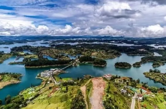 elpenol guatape